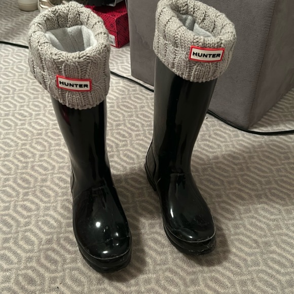 Hunter. Tall black hunter rain boots. Comes with the inside socks if wanted - Picture 1 of 4